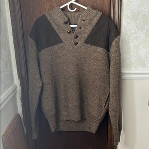 Woolrich, 100% wool, Men's Brown Crewneck Sweater with Button Accents